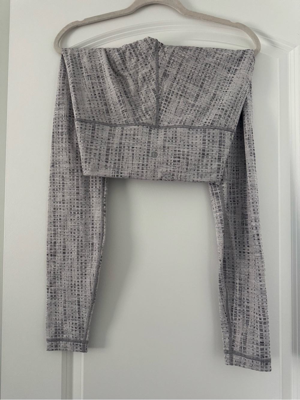 lululemon athletica Heather Gray Cropped Long-Sleeve Layer